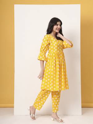 yellow cotton maternity gathered or pleated kurta pants set 5