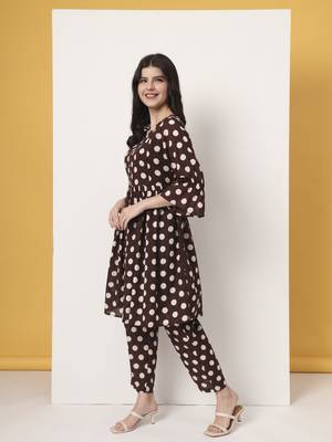 brown cotton maternity gathered or pleated kurta pants set 2