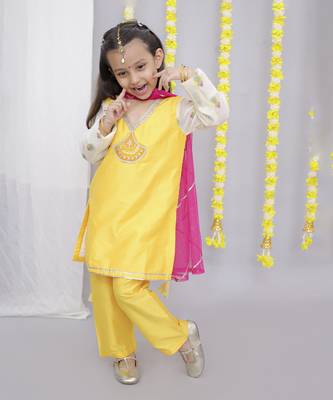 Mustard white chanderi emb kurta set 2