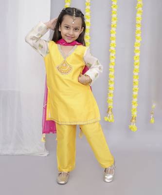 Mustard white chanderi emb kurta set 5