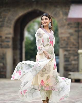 Women's Georgette Fabric Straight Kurta, Pant and Dupatta Set 2