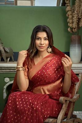 Red Zari Butti Woven Banarasi Soft Organza Saree 4