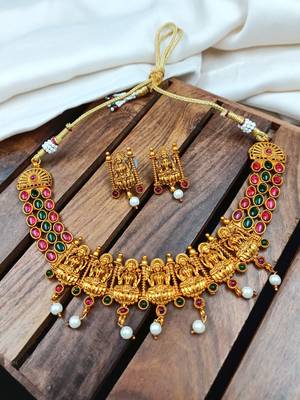 Traditional gold matte ruby green kemp laxmi necklace set with droplet beads 1