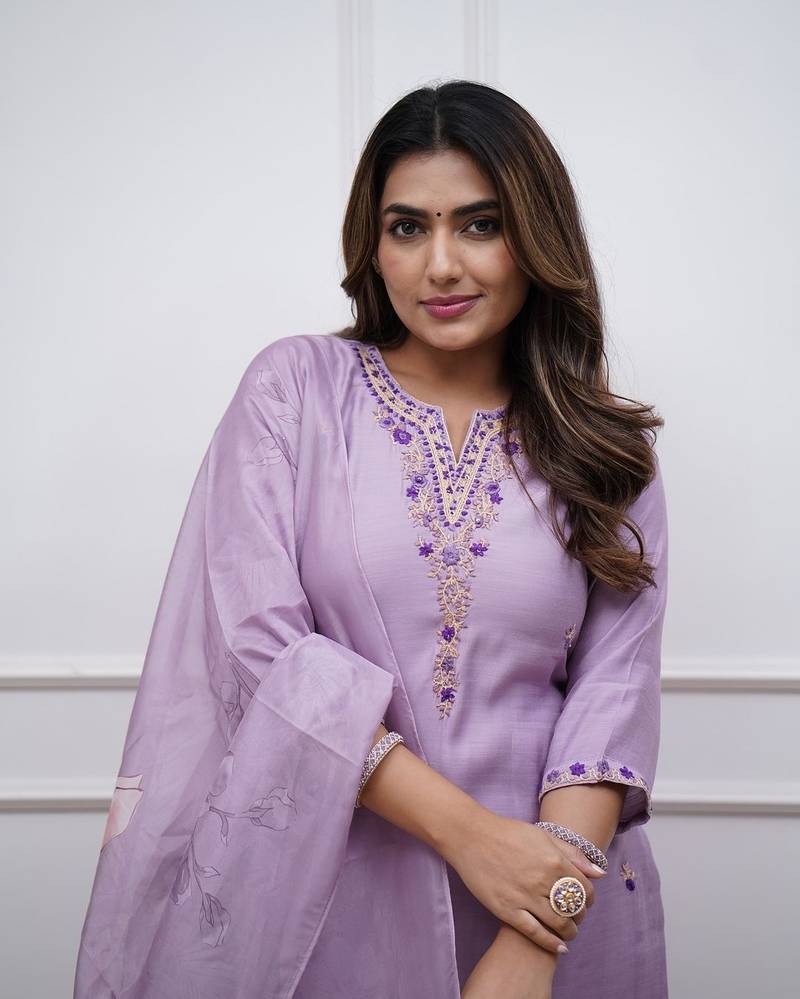 Women's Rayon Slub Fabric Straight Kurta, Pant and Dupatta Set