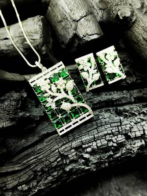 Silver plated square green ad pendant set with earrings 1