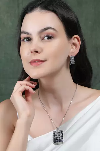 Silver plated square blue ad pendant set with earrings