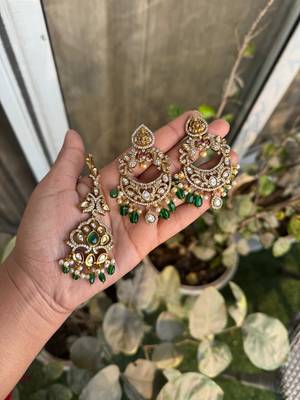 Gold diamond earring and maang tikka set 2