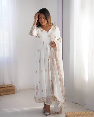 Designer wedding wear suit for women 4