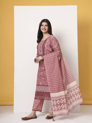 cotton pink kurta dupatta set with lace detailing 2