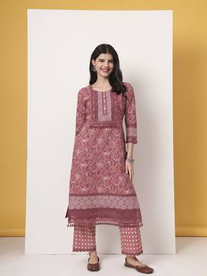 cotton pink kurta dupatta set with lace detailing 5
