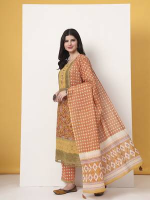 cotton yellow kurta dupatta set with lace detailing 2