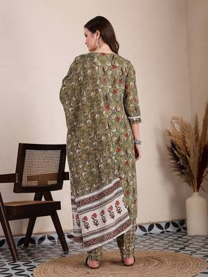 green cotton lace work on yoke straight kurta dupatta pant set 3