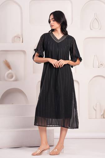 Women georgette fabric black color v neck calf length half sleeve dress