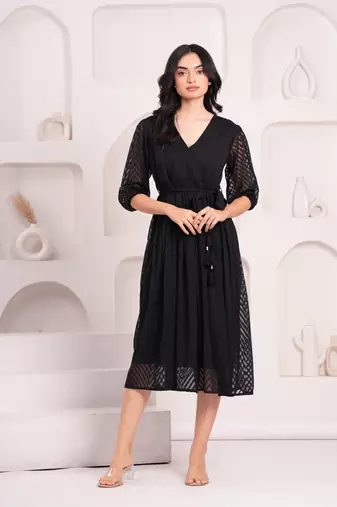 Women georgette fabric black color v neck calf length half sleeve dress