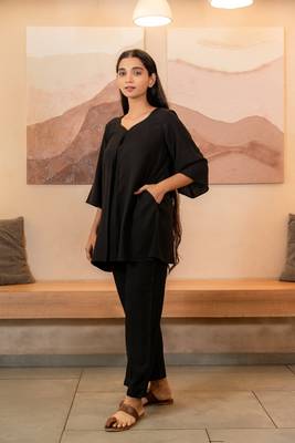 Black box pleated co-ord set 3