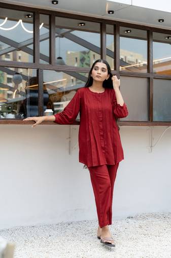 Maroon pleated band collar co-ord set