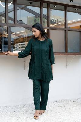 Green sweetheart neck with flared sleeve co-ord set 1