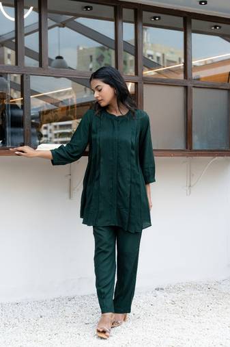 Green sweetheart neck with flared sleeve co-ord set