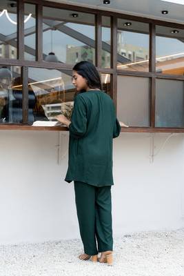 Green sweetheart neck with flared sleeve co-ord set 3