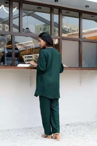Green sweetheart neck with flared sleeve co-ord set