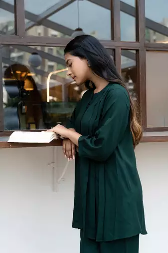 Green sweetheart neck with flared sleeve co-ord set