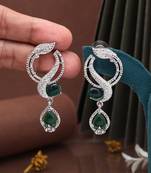 Spring green color fashion earrings
