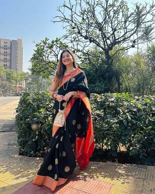 Black Woven Soft Silk blend Banarasi Saree 1