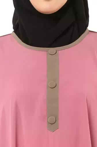 Pink kaftan with fashionable buttons