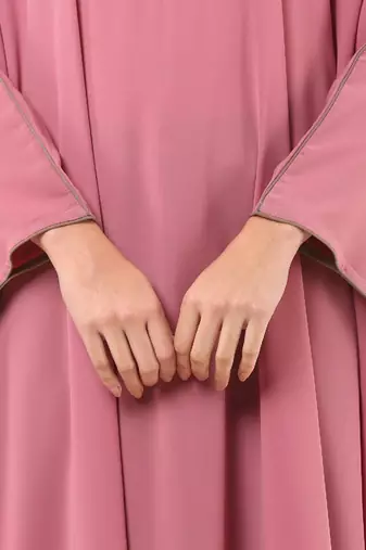 Pink kaftan with fashionable buttons