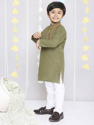 Green embroidered cotton kurta pyjama set 5
