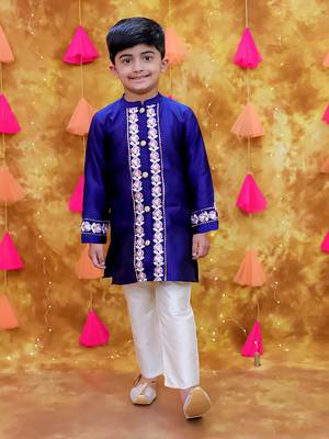 Blue embroidered taffeta sherwani set 1