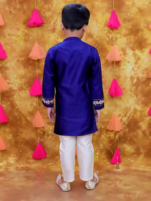 Blue embroidered taffeta sherwani set 2