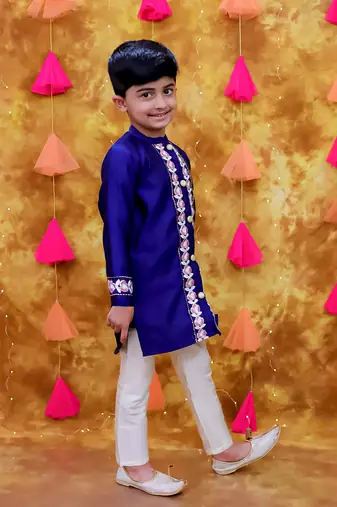 Blue embroidered taffeta sherwani set