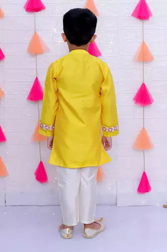 Yellow embroidered taffeta sherwani set