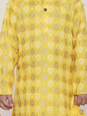 Yellow printed silk blend kurta pyjama 5