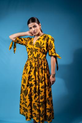 Olive green tropical print v-neck button-front midi dress 4