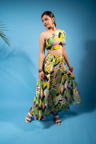 one-shoulder abstract print co-ord set – multi green