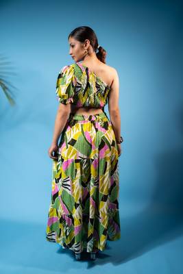 one-shoulder abstract print co-ord set – multi green 3