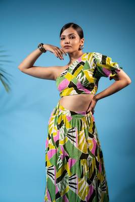 one-shoulder abstract print co-ord set – multi green 5