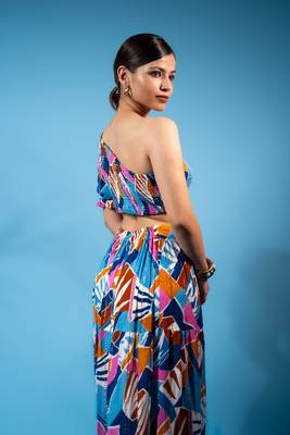 one-shoulder abstract print co-ord set – multi blue 4