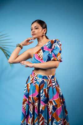 one-shoulder abstract print co-ord set – multi blue 5