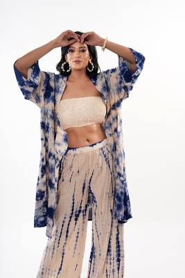 Off-white tie-dye shrug & pant co-ord set with solid tube top 4