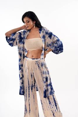 Off-white tie-dye shrug & pant co-ord set with solid tube top 5