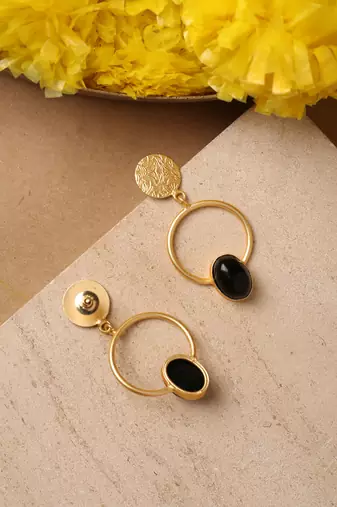 Round Gold Earrings With Black Stone
