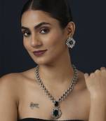 White american diamonds necklace set