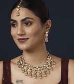 Gold kundan necklace set