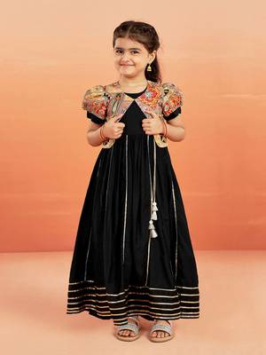  girls' black anarkali set 1