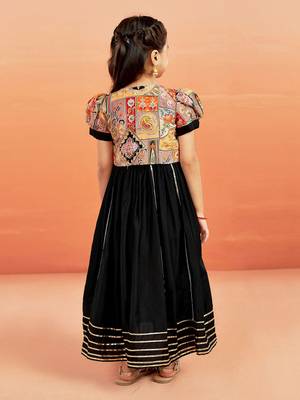 girls' black anarkali set 5