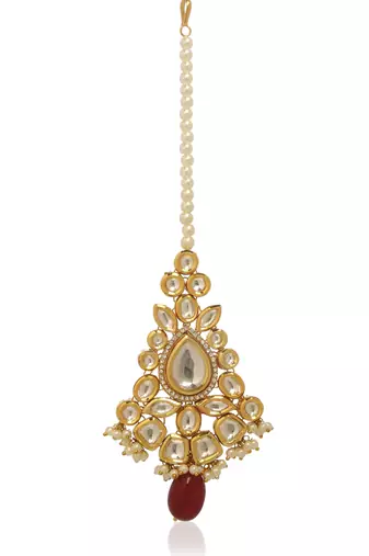 Red kundan maang tikka