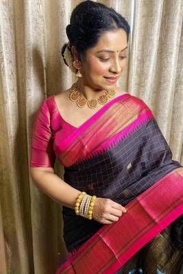 Multy color silk blend saree with blouse 4